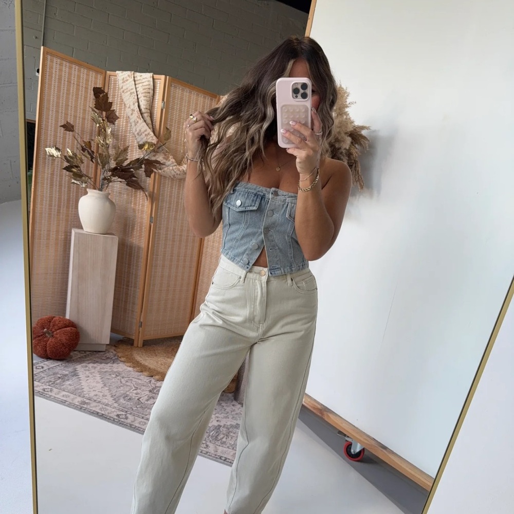NWOT Barrel Mom Cream Jeans